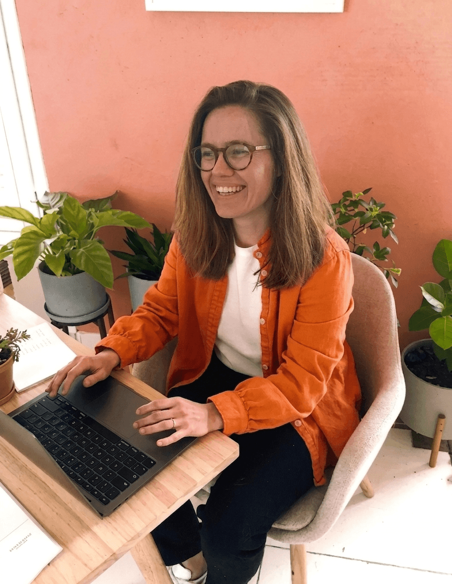 Laura Morin, consultante SEO en Vendée, spécialiste référencement local artisans et PME